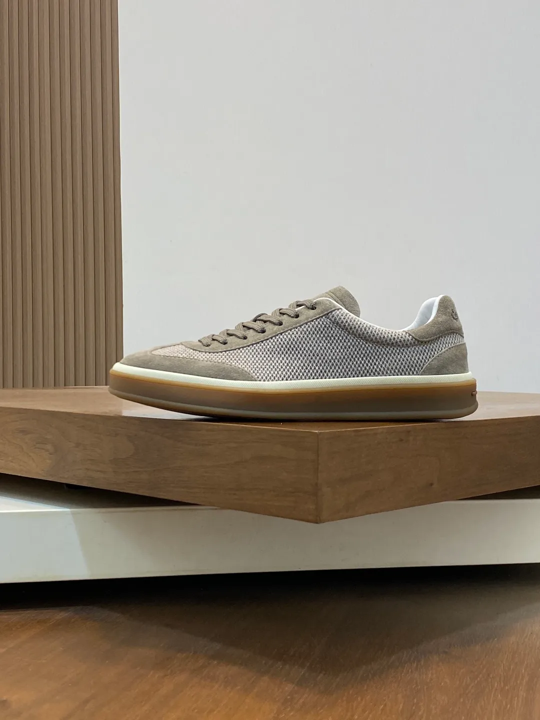 P420 Loro Piana - classic casual shoes, men's lace-up casual shoes and sneakers, high-quality lightweight and comfortable fabrics, suitable for outdoor leisure, the color scheme is young and energetic, it goes great with sportswear or casual suits! Code number: 39-44 (38, 45, 46, can be customized No. 088